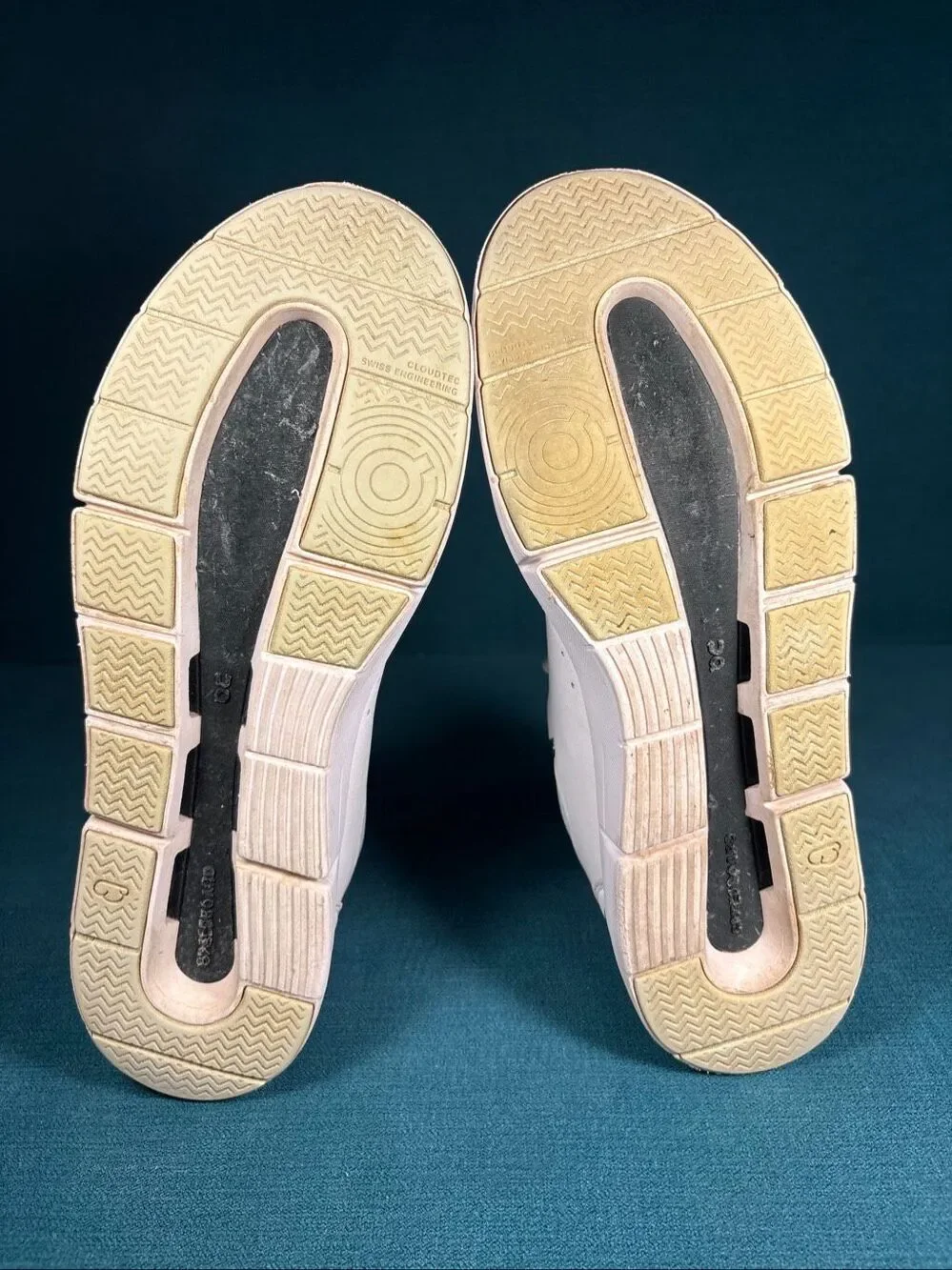 On Cloud THE ROGER Advantage All White Women's Size 9 Tennis Sneakers Shoes